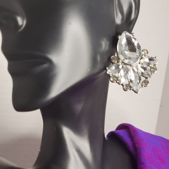 unknown Jewelry - Vintage Gatsby rhinestone deco earrings.